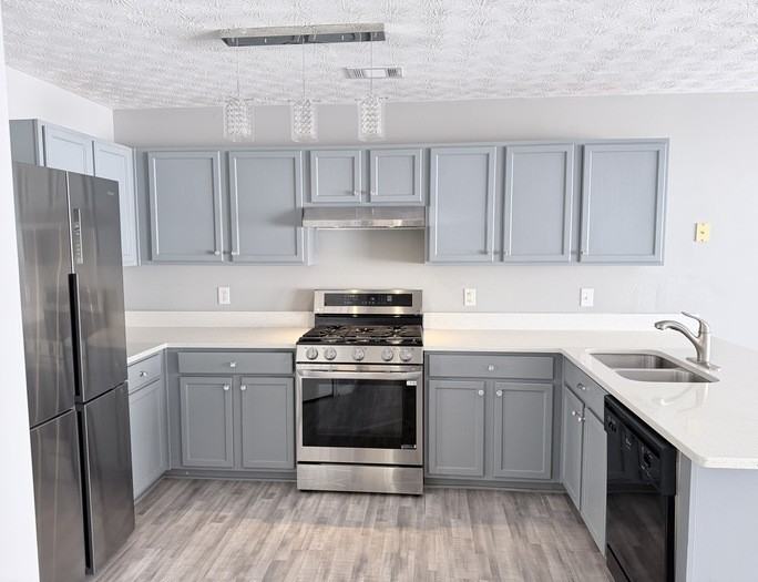 686 W Oaks Dr - Photo 3 of 21