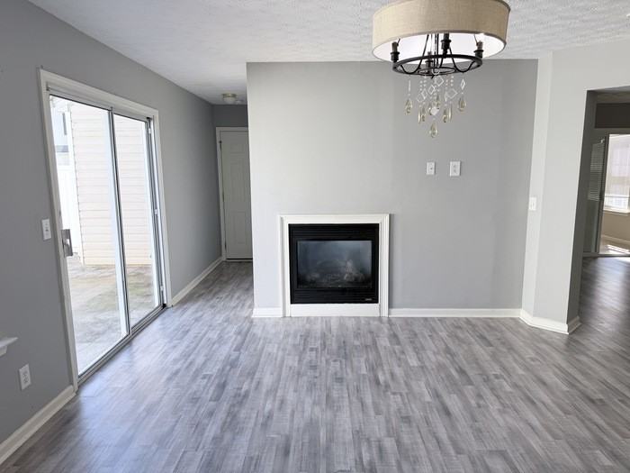 686 W Oaks Dr - Photo 5 of 21