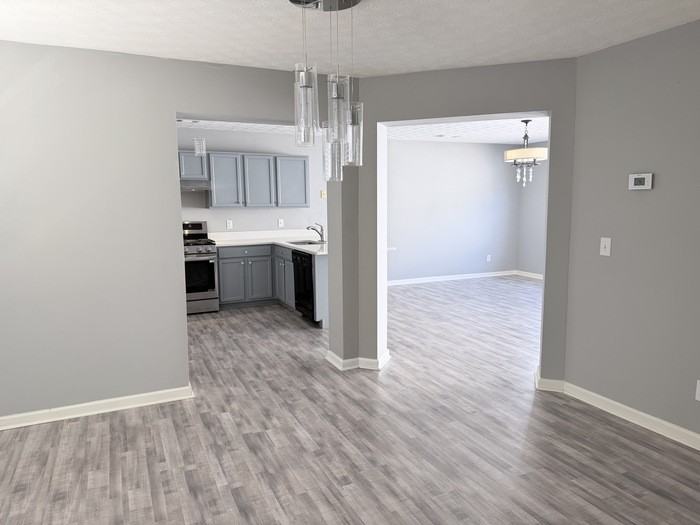 686 W Oaks Dr - Photo 6 of 21