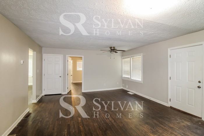 889 S Hairston Rd - Photo 4 of 15