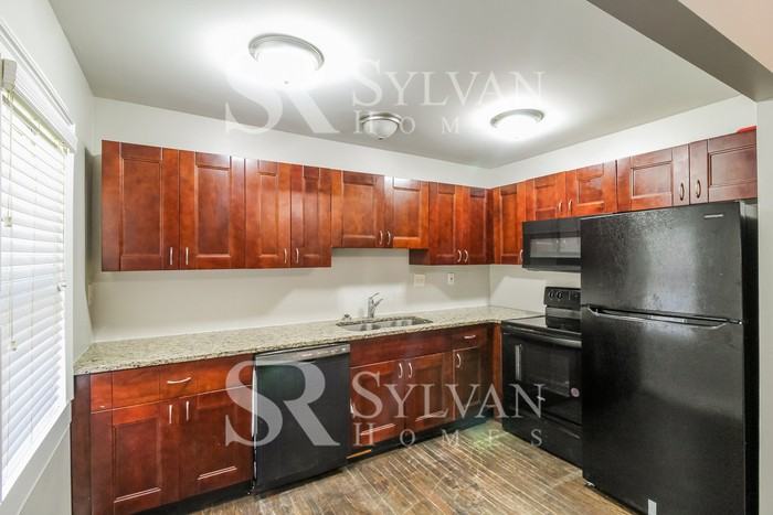 889 S Hairston Rd - Photo 5 of 15