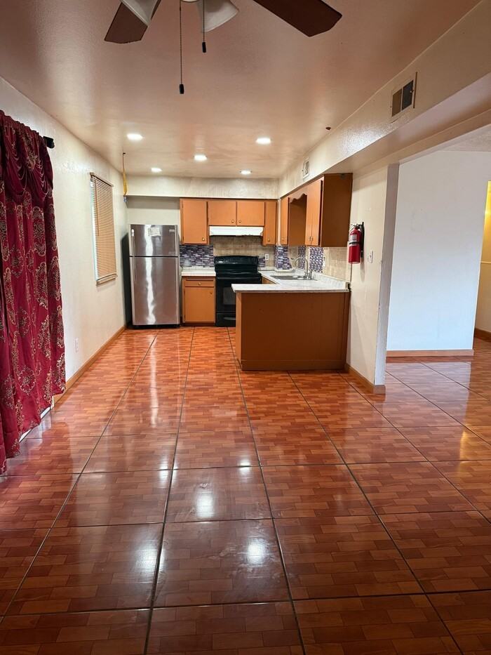 6402 W Avalon Dr - Photo 3 of 14