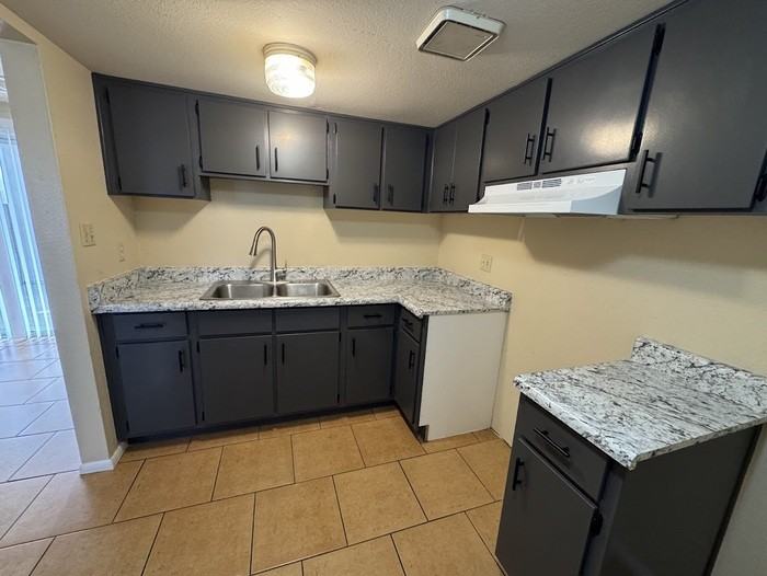 7128 W Highland Ave - Photo 7 of 9