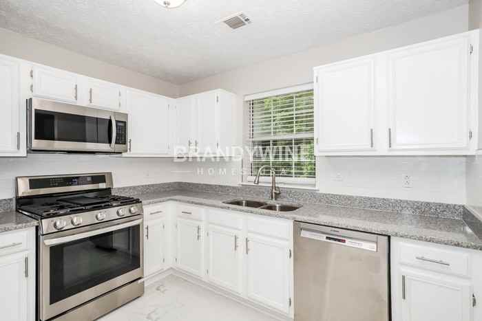 6445 Emerald Pointe Cir - Photo 6 of 19