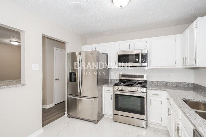 6445 Emerald Pointe Cir - Photo 7 of 19