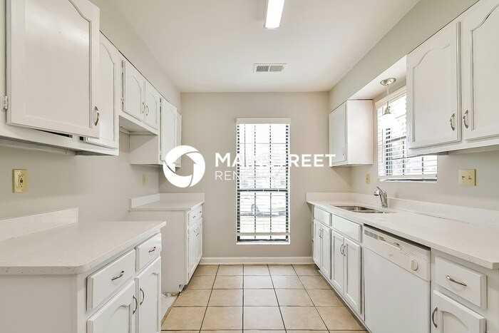 3890 Birchshade Cv - Photo 6 of 16