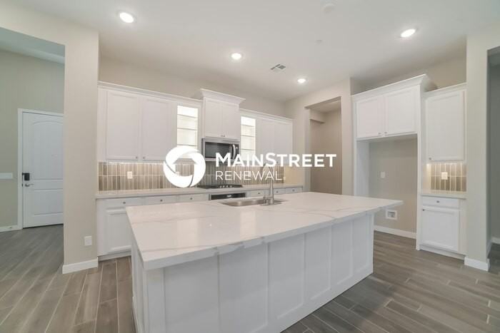 14033 West Desert Flower Drive - Photo 5 of 16