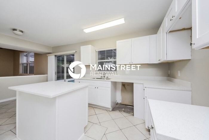 4355 Pembridge Avenue - Photo 5 of 17