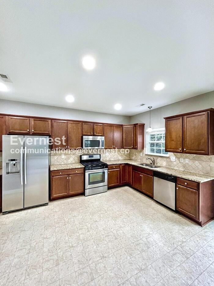 1118 Ashton Village Ln - Photo 2 of 27