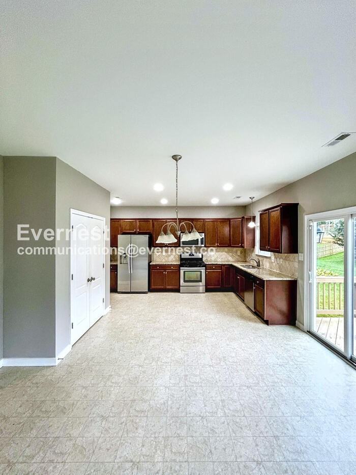 1118 Ashton Village Ln - Photo 3 of 27