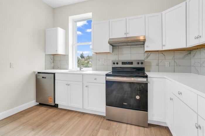 18 N Main St #B - Photo 3 of 15