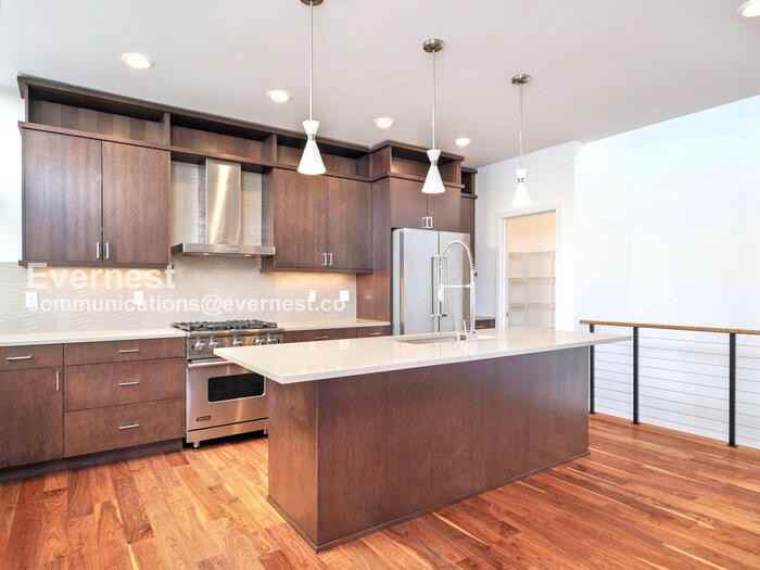 2618 Eastlake Ave E #B - Photo 7 of 39