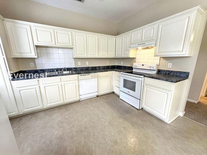 2479 Brianna Dr - Photo 3 of 26