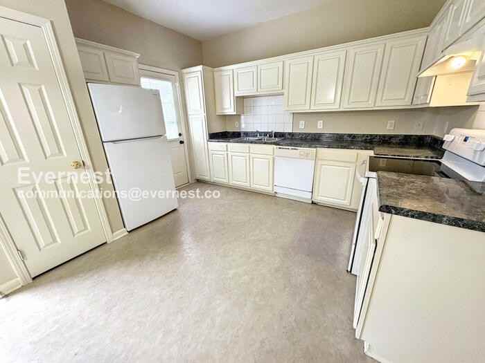 2479 Brianna Dr - Photo 4 of 26