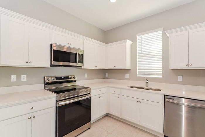 325 Kenilworth Dr - Photo 7 of 12