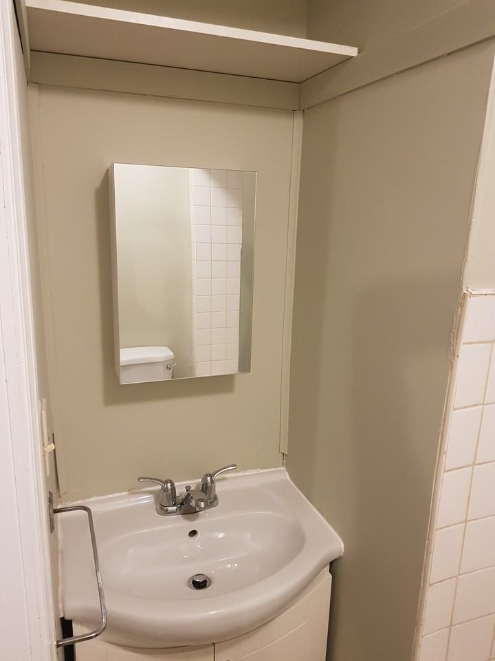 668 Queens Avenue - Photo 5 of 9