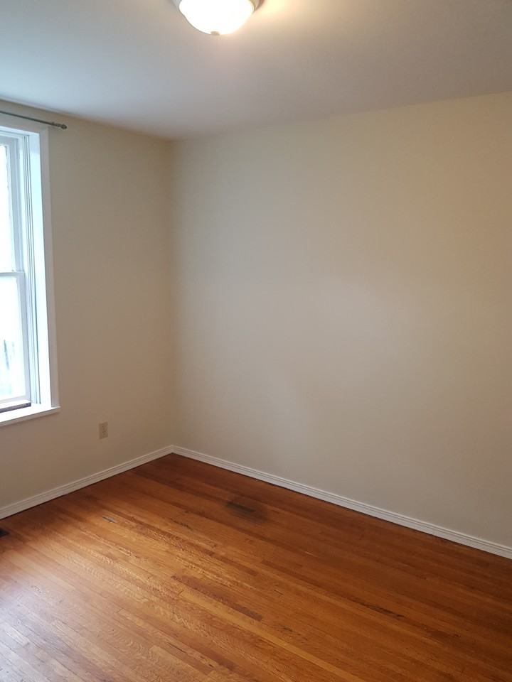 668 Queens Avenue - Photo 6 of 9