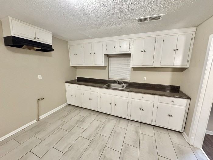 1761 Winston Dr - Photo 6 of 21