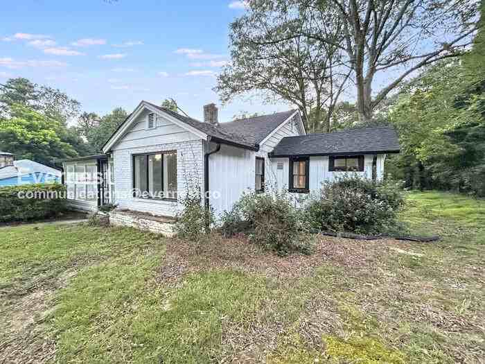 1026 Lynhurst Dr Sw - Photo 2 of 19