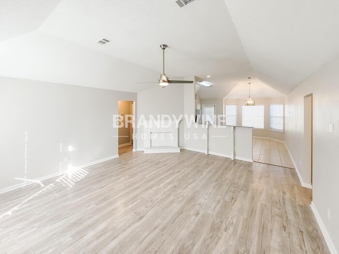 4890 Phipps Dr - Photo 4 of 27