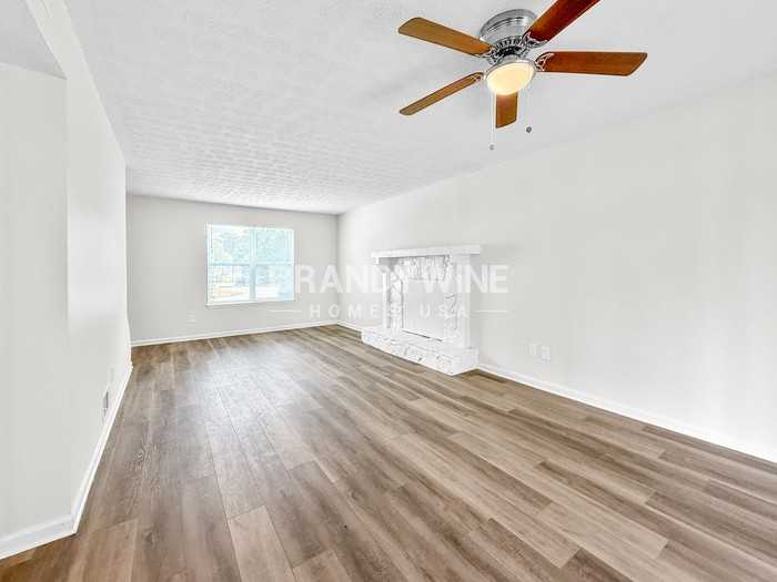 1096 Brandon Hill Way - Photo 4 of 22