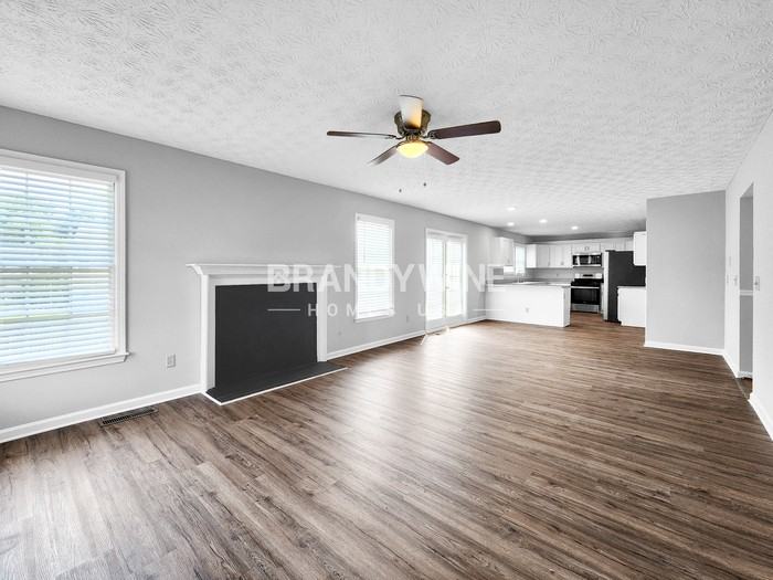 4902 Fielding Way - Photo 3 of 20