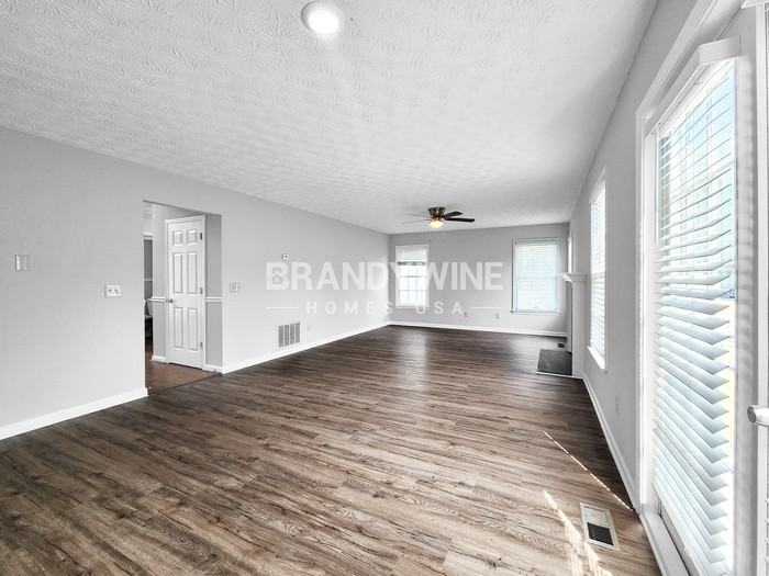 4902 Fielding Way - Photo 4 of 20