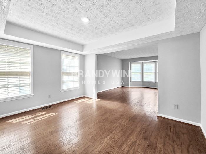 4902 Fielding Way - Photo 5 of 20