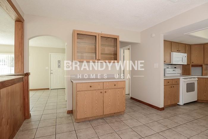 9923 Woodridge Ct - Photo 6 of 20