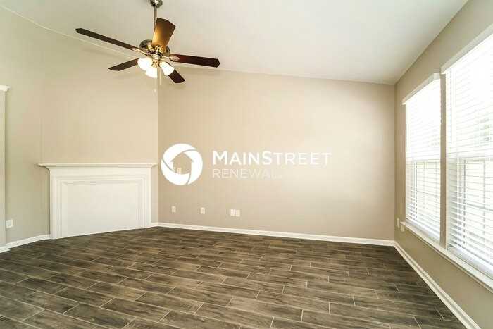 8615 Appledale Dr - Photo 5 of 17