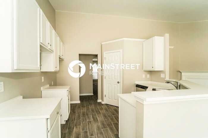 8615 Appledale Dr - Photo 6 of 17