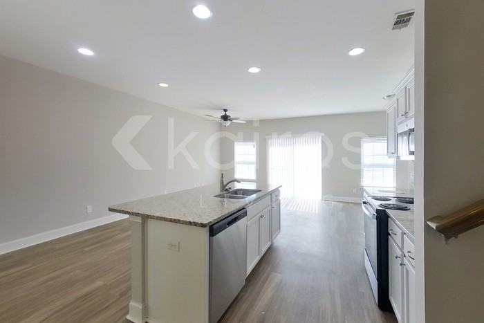 106 Regis Way - Photo 7 of 22