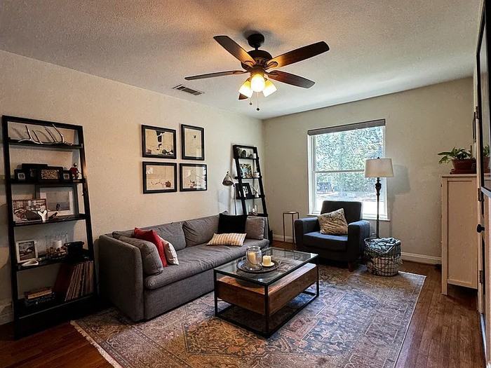 1110 Justin Ln - Photo 3 of 12