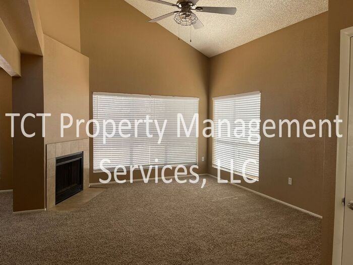 1224 W Manor St - Photo 4 of 17