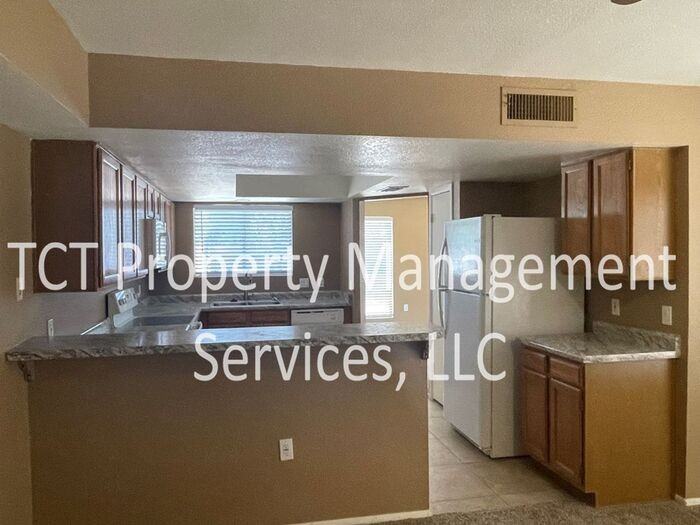 1224 W Manor St - Photo 5 of 17