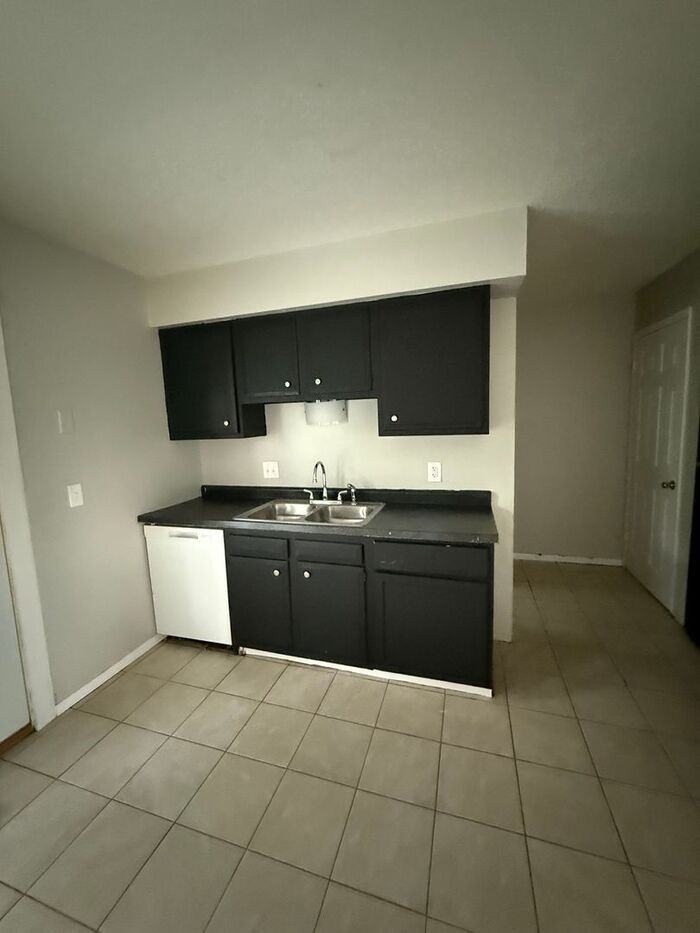 5510 N Division St #5510 - Photo 3 of 17