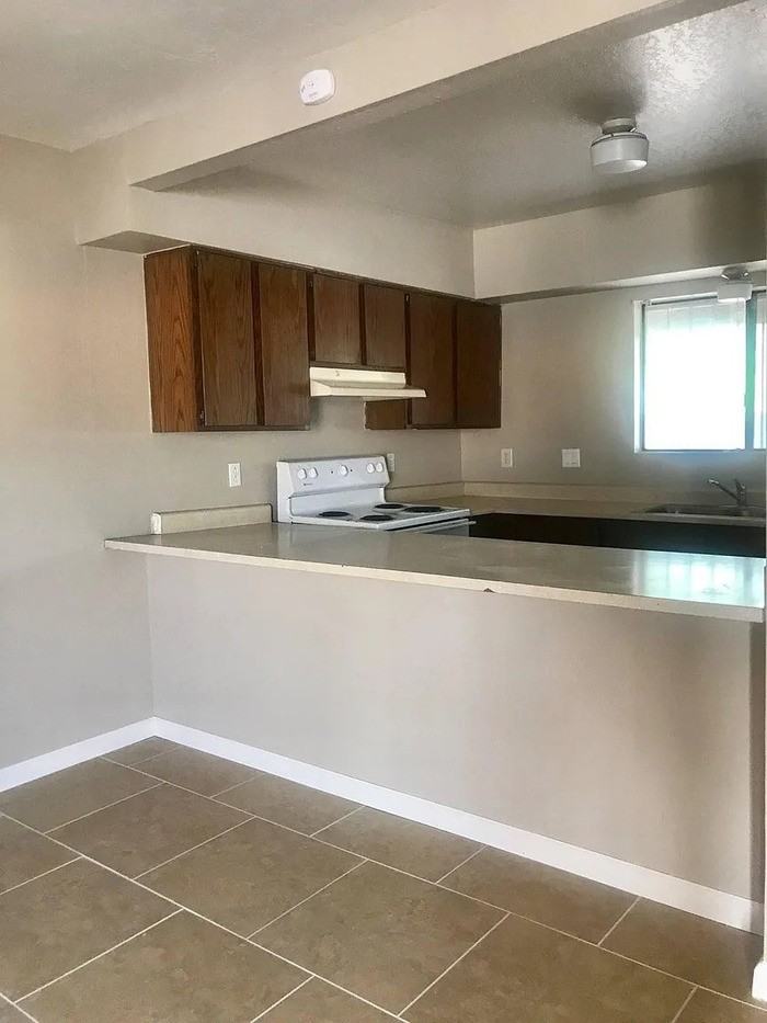 4144 E Lee St - Photo 2 of 8