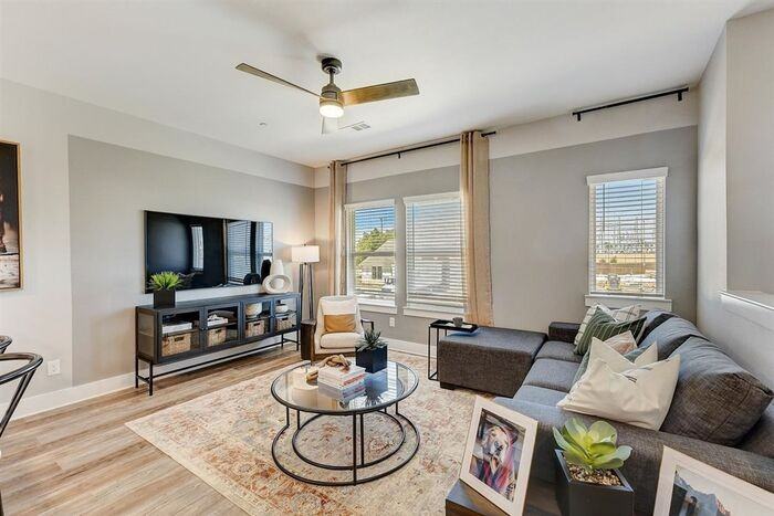 4617 Pantheon Way - Photo 7 of 50