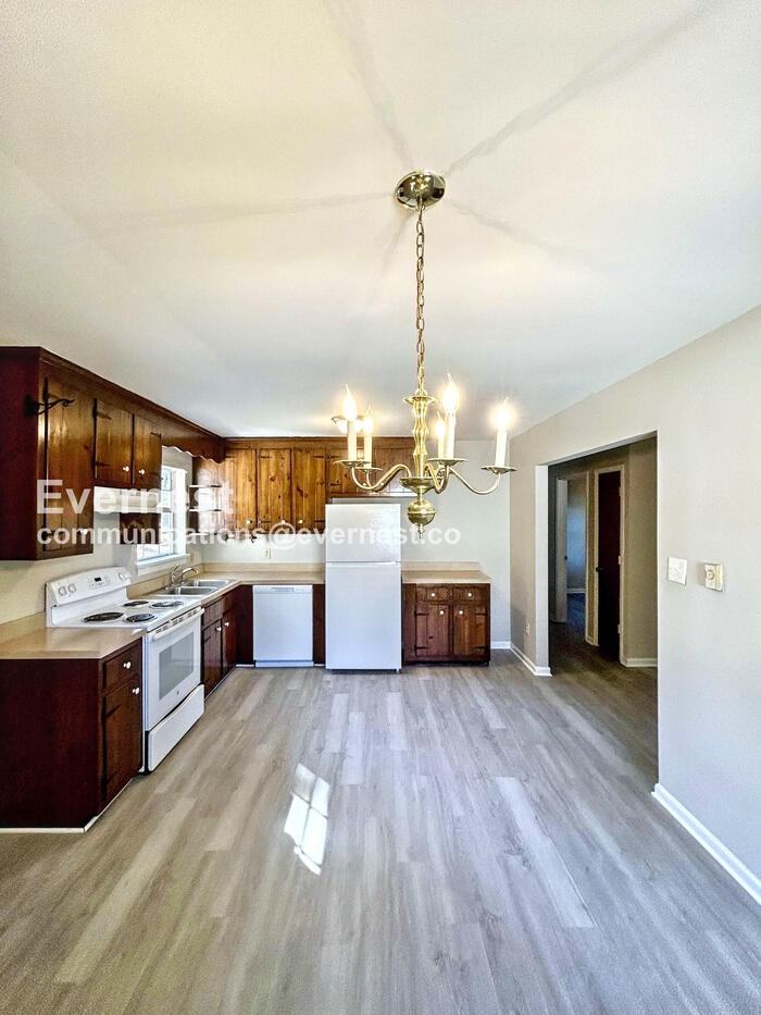 4609 Hillbrook Ave - Photo 4 of 22