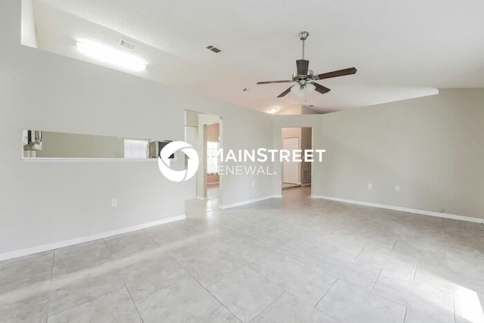 945 Delano Ct - Photo 3 of 15