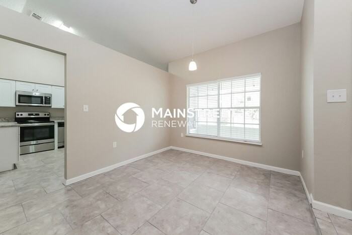 945 Delano Ct - Photo 4 of 15