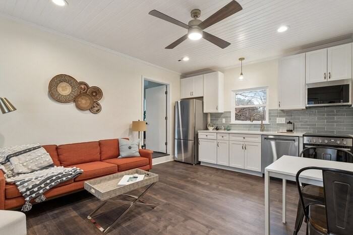 2700 University Drive #A - Photo 2 of 8