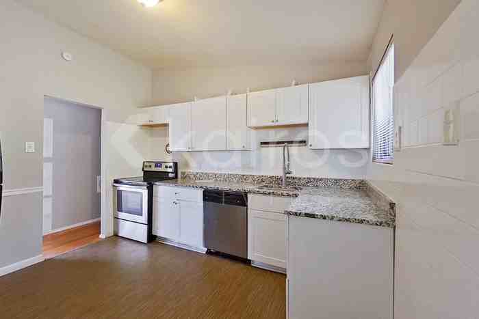 425 Saint Edward Ln - Photo 5 of 23