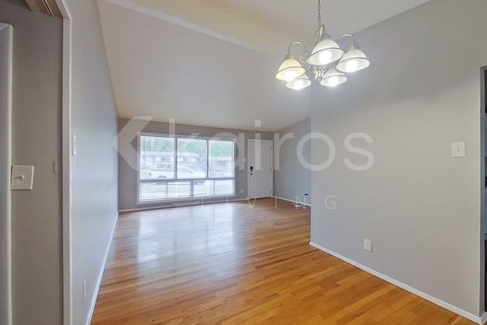 425 Saint Edward Ln - Photo 2 of 23