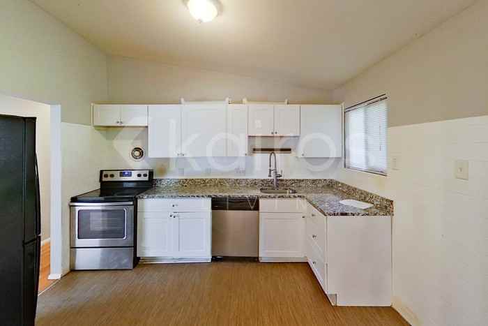 425 Saint Edward Ln - Photo 7 of 23