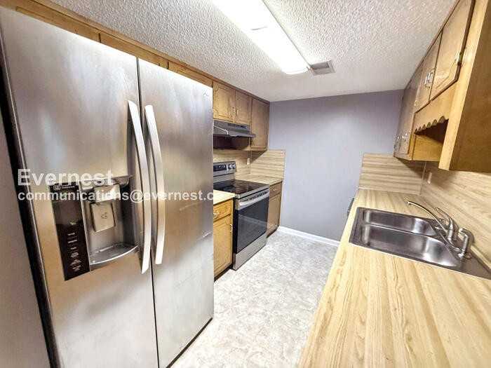 2225 Cheshire Dr - Photo 2 of 21