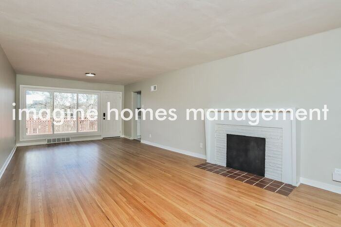 7419 Shaftesbury Ave - Photo 5 of 15