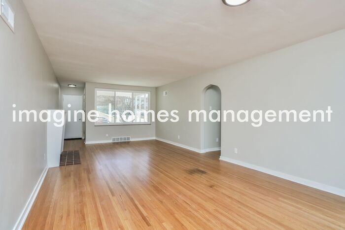 7419 Shaftesbury Ave - Photo 6 of 15