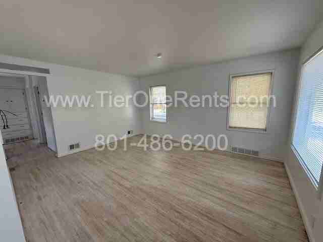 556 S Navajo St - Photo 2 of 26