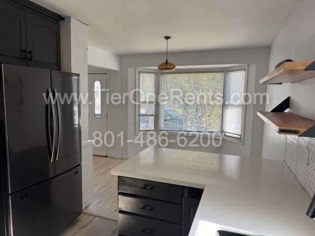 556 S Navajo St - Photo 5 of 26